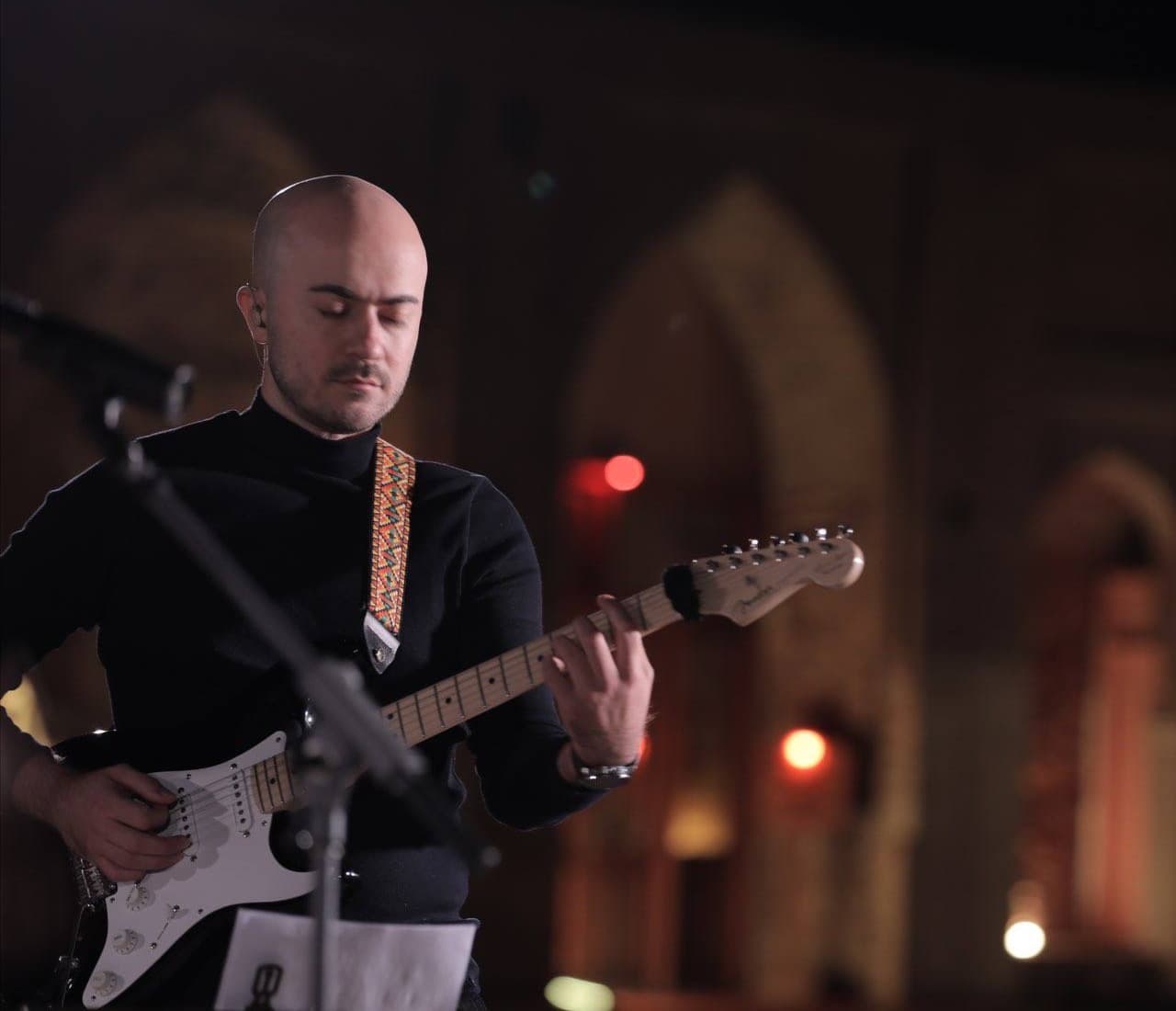 Soheil Faghih Nasiri playing electric guitar